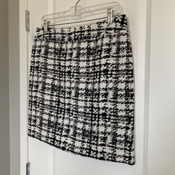 ANN TAYLOR Graphic Print Black White Mini Skirt 6 Petite - Picture 3 of 11